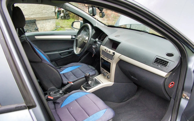 Opel Astra cena 6800 przebieg: 238000, rok produkcji 2007 z Oława małe 106